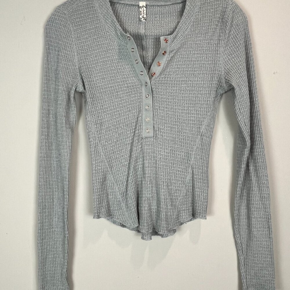 Women's Intimately Free People grey Henley knit top, size XS